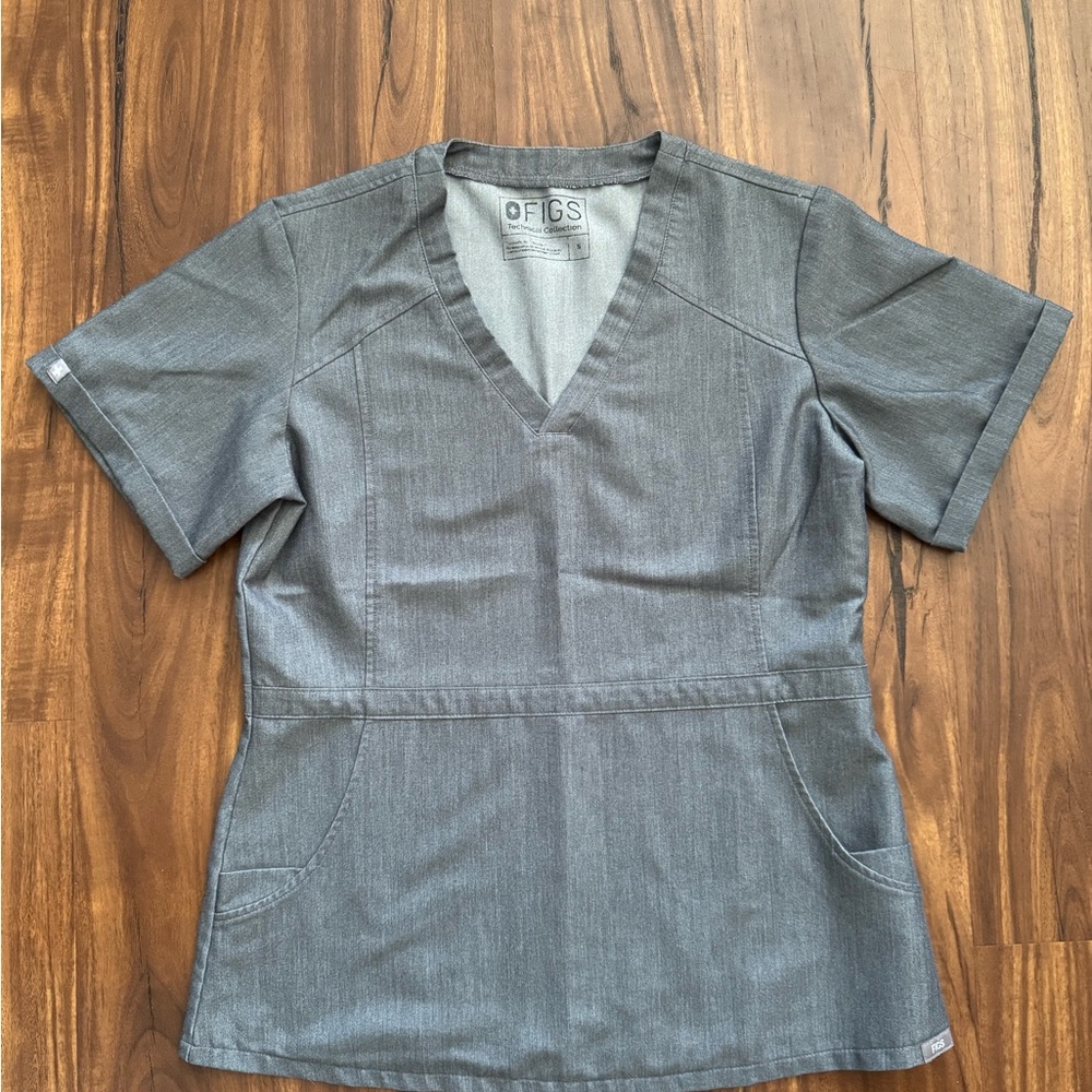 Figs Women's Graphite V-Neck Scrub Top